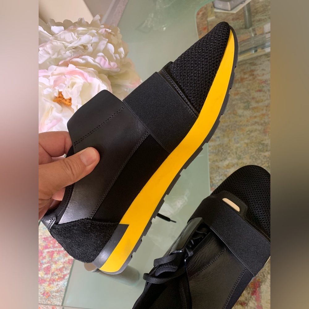 Balenciaga - Picture 10 of 12